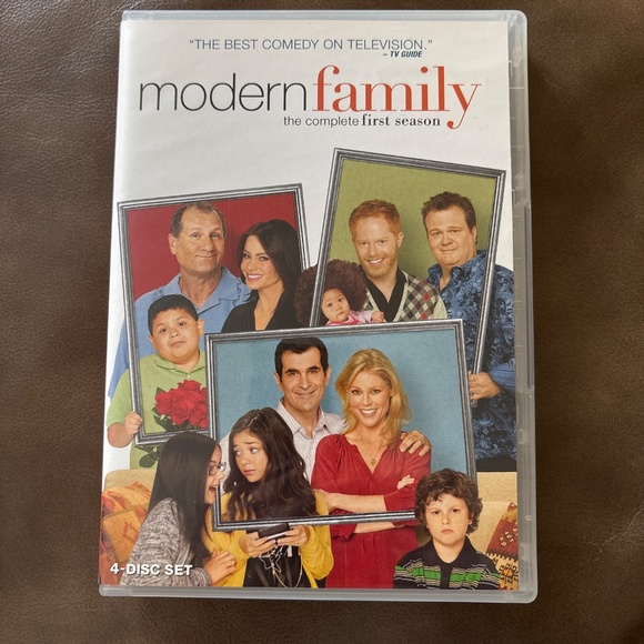 MODERN FAMILY -seasons 1& 2 - Picture 2 of 5